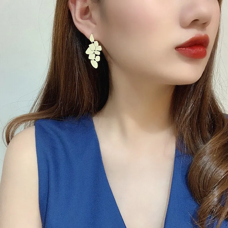 Elegant Timeless Leaf Retro Earrings