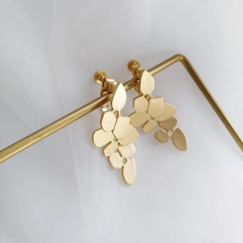 Elegant Timeless Leaf Retro Earrings