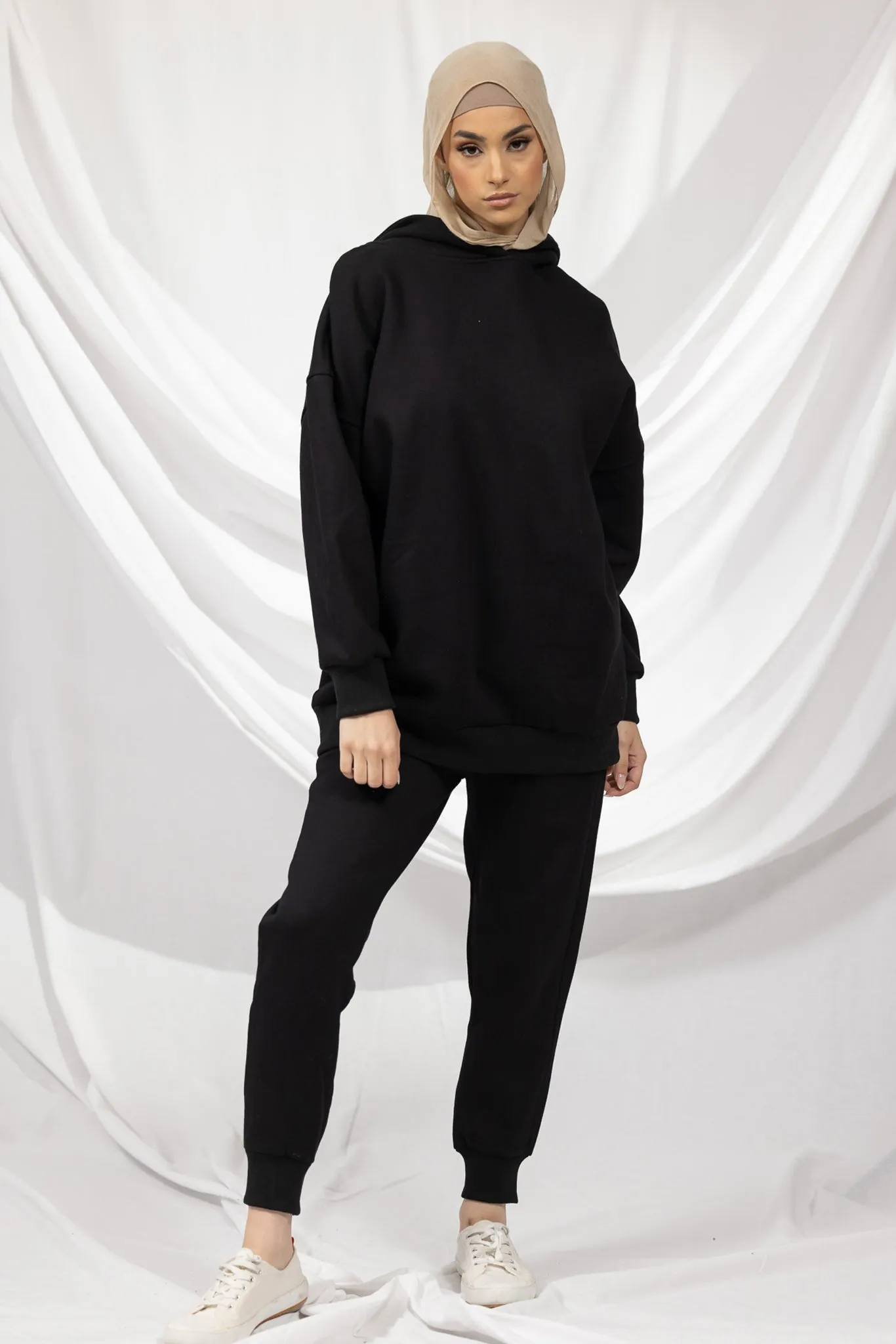 Modelle/Move Hooded Track Jumper