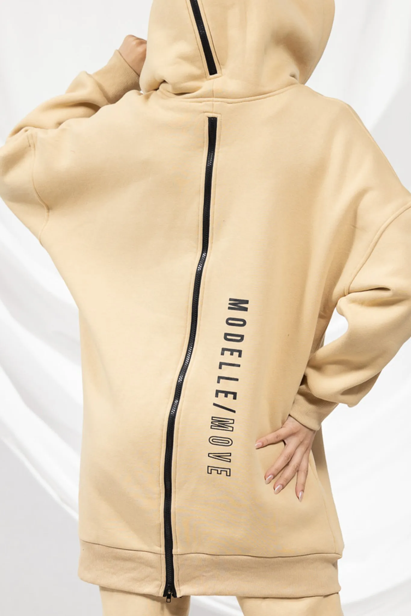 Modelle/Move Hooded Track Jumper