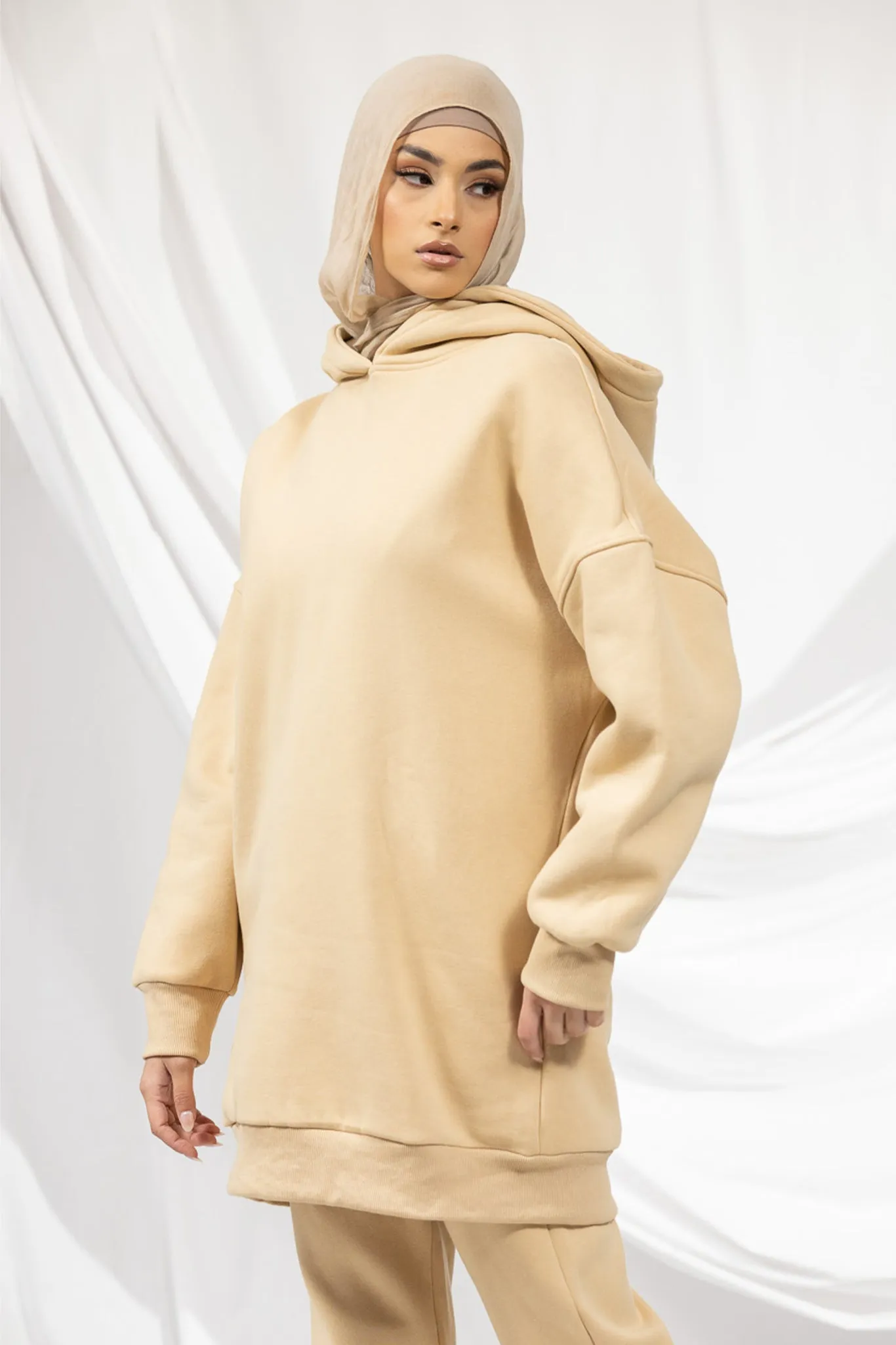 Modelle/Move Hooded Track Jumper