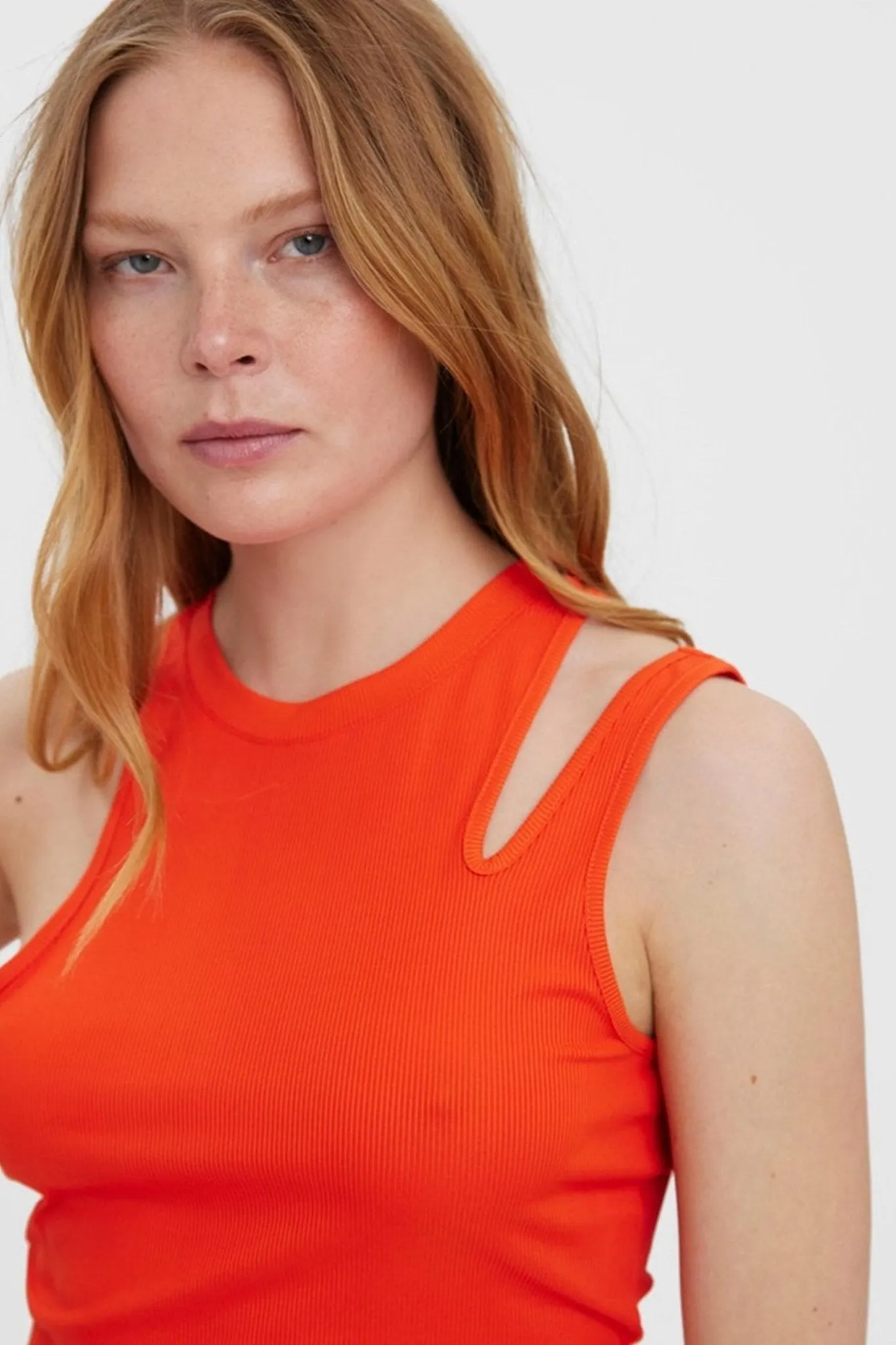 Ofelia Neia Tank Crop Top - Cherry Tomato